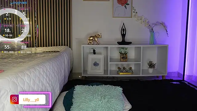 LillyDolls23 online show from September 12, 2025, 12:49 pm