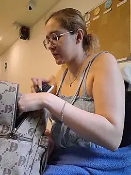 NaomiShimizu online show from April 4, 2026, 7:33 pm