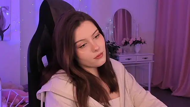 CoralineKeyns online show from February 4, 2025, 11:16 am