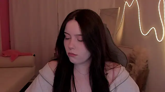 CoralineKeyns online show from February 5, 2026, 5:34 am