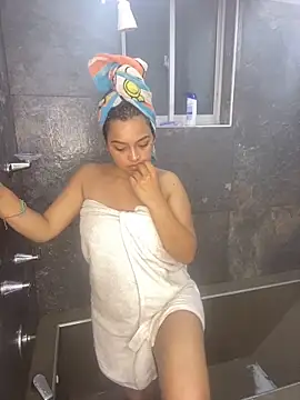 Snapshot of fairylatin222 chatting on April 4, 2026, 2:54 am fairylatin222 online show from April 4, 2026, 2:54 am