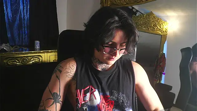 dantecoppolaa  online show from December 31, 2024, 7:18 pm