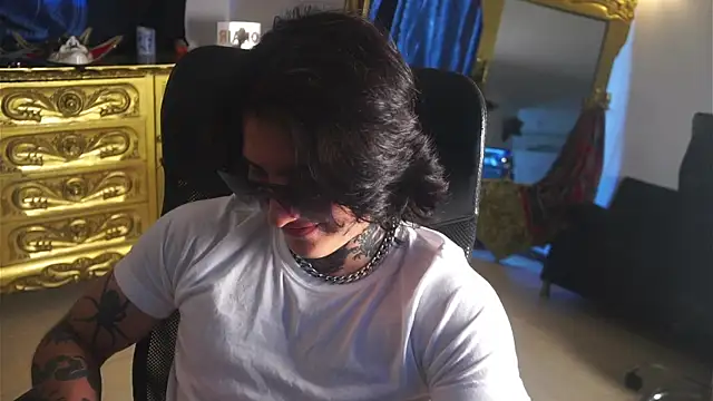 dantecoppolaa  online show from February 2, 2025, 3:39 pm