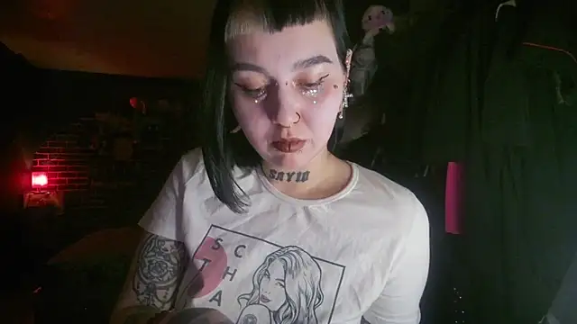 MoorderxDoll online show from January 7, 2025, 8:10 pm