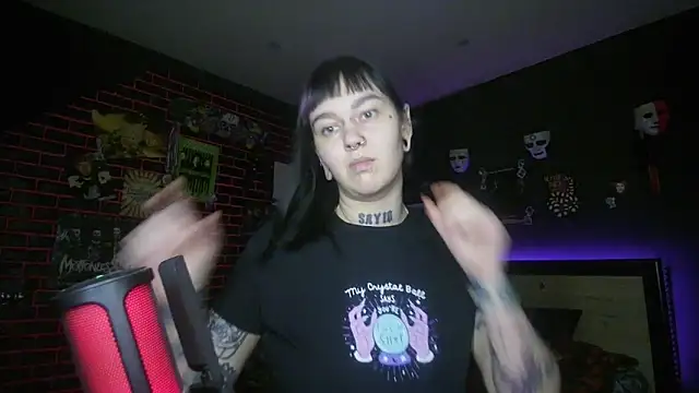 MoorderxDoll online show from November 25, 2025, 7:36 pm