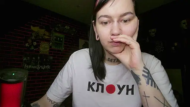 MoorderxDoll online show from March 25, 2026, 9:21 pm