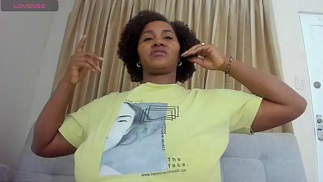 AliciaMiilf online show from September 25, 2025, 10:46 pm