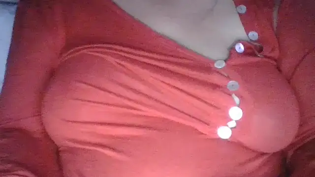 Snapshot of DragoneSFR chatting on October 31, 2025, 6:14 am DragoneSFR online show from October 31, 2025, 6:14 am