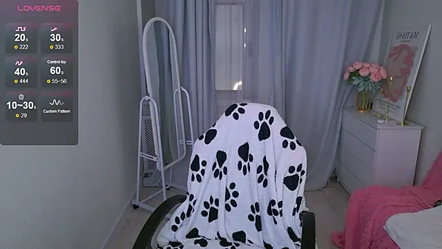 LovelyJessie online show from November 11, 2025, 1:44 pm