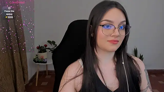 Snapshot of anaveleeez chatting on December 11, 2024, 5:21 am anaveleeez online show from December 11, 2024, 5:21 am