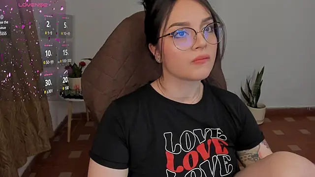 Snapshot of anaveleeez chatting on December 18, 2024, 11:30 pm anaveleeez online show from December 18, 2024, 11:30 pm