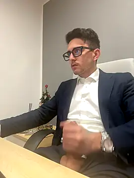 Snapshot of masterboss_ chatting on December 4, 2024, 7:56 pm masterboss  online show from December 4, 2024, 7:56 pm