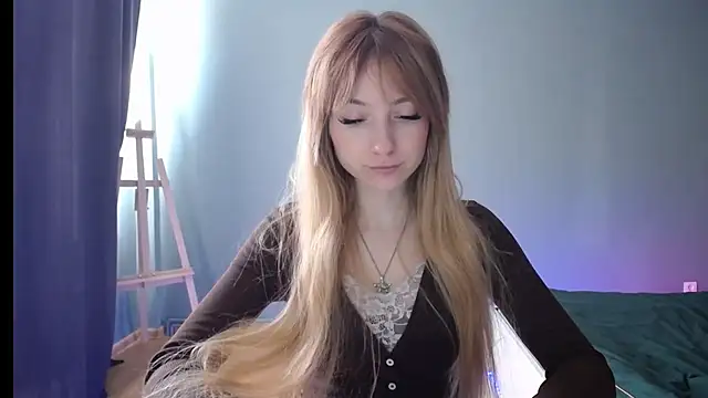 LuciaYoung online show from February 18, 2025, 9:43 am