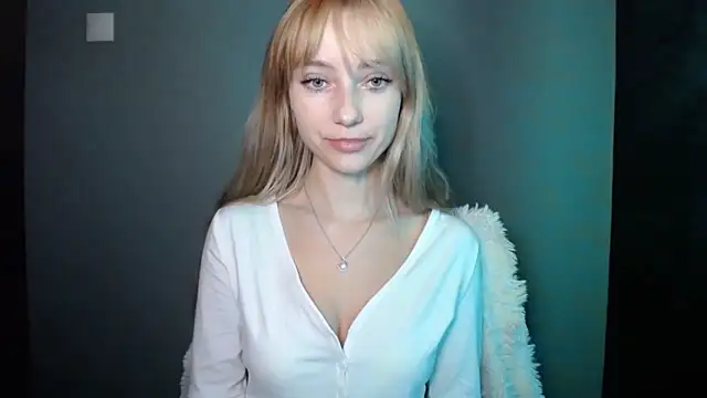 LuciaYoung online show from October 8, 2025, 6:16 pm