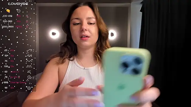 Snapshot of ThreeshaWhite chatting on January 3, 2025, 5:28 am ThreeshaWhite online show from January 3, 2025, 5:28 am