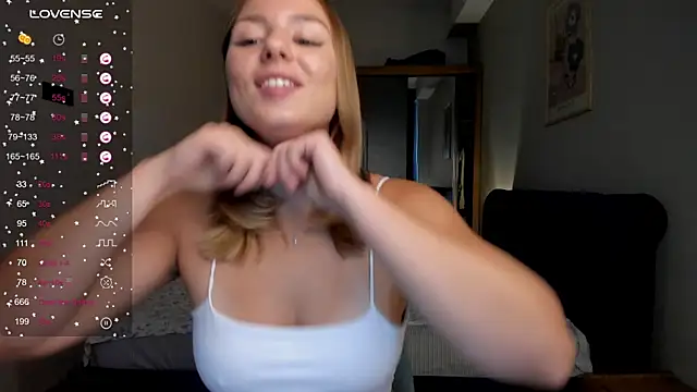 Snapshot of ThreeshaWhite chatting on September 10, 2025, 4:56 am ThreeshaWhite online show from September 10, 2025, 4:56 am