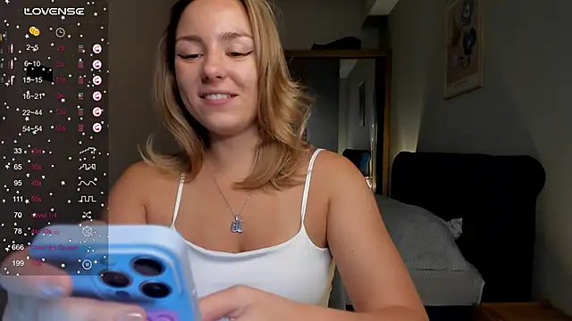 Snapshot of ThreeshaWhite chatting on September 16, 2025, 5:30 am ThreeshaWhite online show from September 16, 2025, 5:30 am