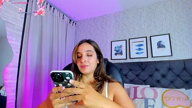 Snapshot of emma__smith1 chatting on February 8, 2025, 2:49 pm emma  smith1 online show from February 8, 2025, 2:49 pm