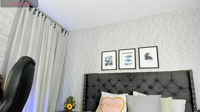 Snapshot of emma__smith1 chatting on February 19, 2025, 12:22 pm emma  smith1 online show from February 19, 2025, 12:22 pm
