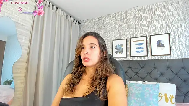 Snapshot of emma__smith1 chatting on March 13, 2025, 12:35 pm emma  smith1 online show from March 13, 2025, 12:35 pm