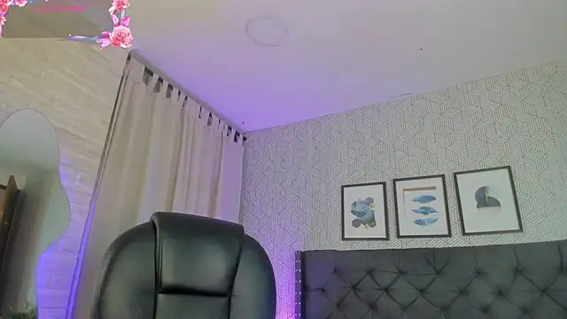 Snapshot of emma__smith1 chatting on March 22, 2025, 10:49 am emma  smith1 online show from March 22, 2025, 10:49 am