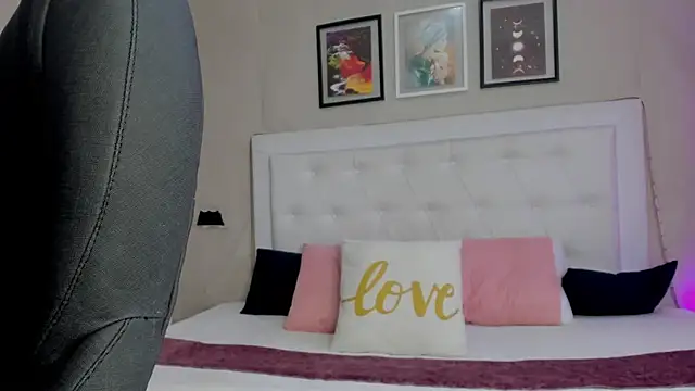 emma  smith1 online show from March 10, 2026, 11:48 am