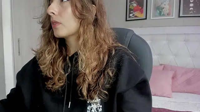 emma  smith1 online show from March 11, 2026, 12:22 pm