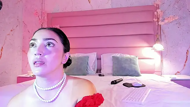 LIAH IZUMI online show from September 17, 2025, 1:24 pm