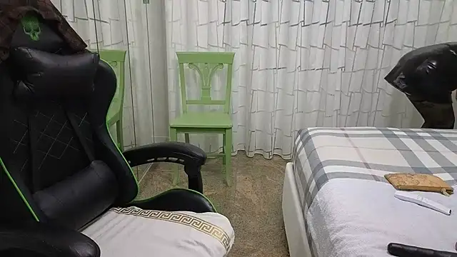   Nina online show from October 14, 2025, 12:06 pm