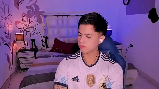 Snapshot of Niicky1_ chatting on December 6, 2024, 9:24 pm Niicky1 online show from December 6, 2024, 9:24 pm