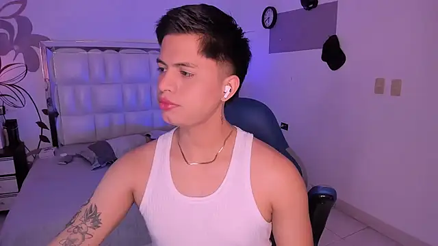 Snapshot of Niicky1_ chatting on December 8, 2024, 8:36 pm Niicky1 online show from December 8, 2024, 8:36 pm