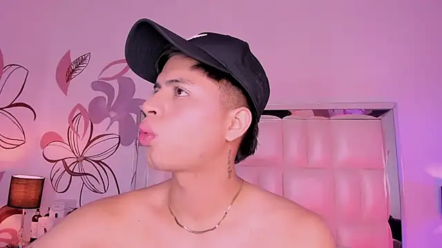 Snapshot of Niicky1_ chatting on December 12, 2024, 12:05 am Niicky1 online show from December 12, 2024, 12:05 am