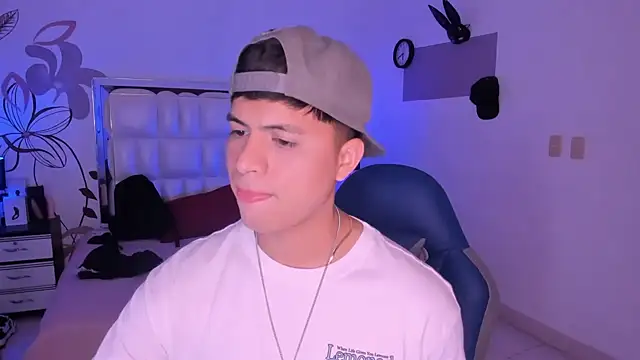 Snapshot of Niicky1_ chatting on January 3, 2025, 8:43 pm Niicky1 online show from January 3, 2025, 8:43 pm