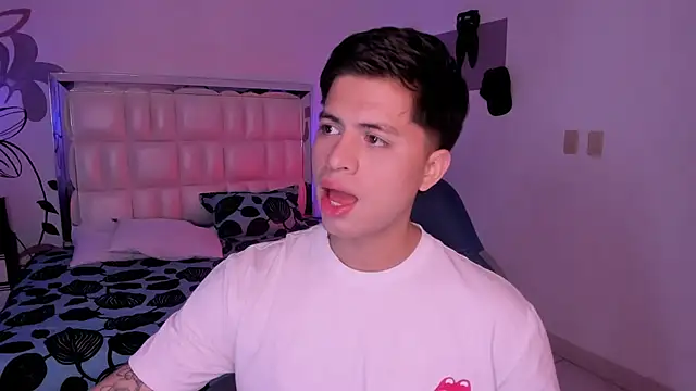 Snapshot of Niicky1_ chatting on January 11, 2025, 8:54 pm Niicky1 online show from January 11, 2025, 8:54 pm