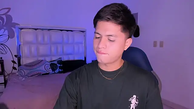 Snapshot of Niicky1_ chatting on January 22, 2025, 8:28 pm Niicky1 online show from January 22, 2025, 8:28 pm