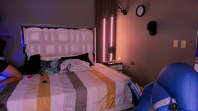 Snapshot of Niicky1_ chatting on March 6, 2025, 8:48 pm Niicky1 online show from March 6, 2025, 8:48 pm