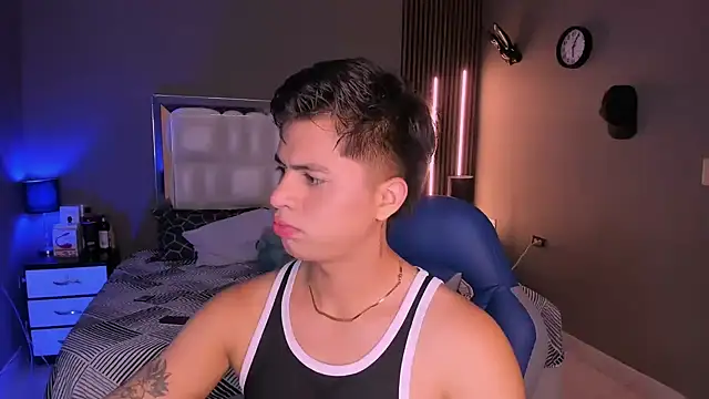 Snapshot of Niicky1_ chatting on March 12, 2025, 9:03 pm Niicky1 online show from March 12, 2025, 9:03 pm