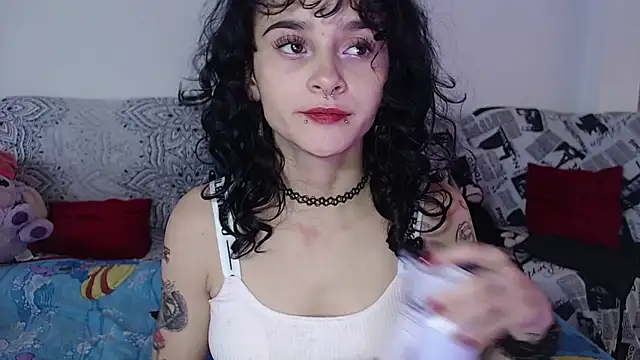 Snapshot of kitty22_ chatting on January 13, 2025, 2:11 pm kitty22  online show from January 13, 2025, 2:11 pm