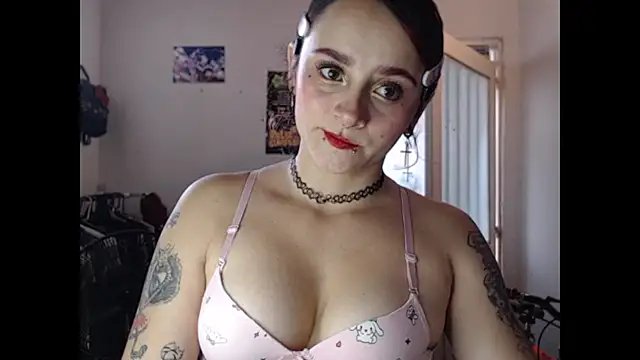 kitty22  online show from March 26, 2026, 2:33 pm