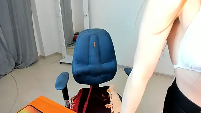 Linajill online show from March 3, 2025, 8:54 pm