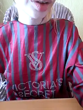 Elza kom online show from December 15, 2025, 5:12 am