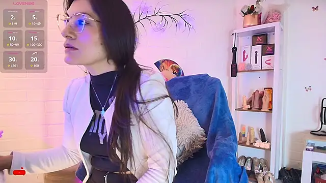 Rapunzeell  online show from September 23, 2025, 1:58 pm