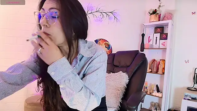 Rapunzeell  online show from September 26, 2025, 1:37 pm