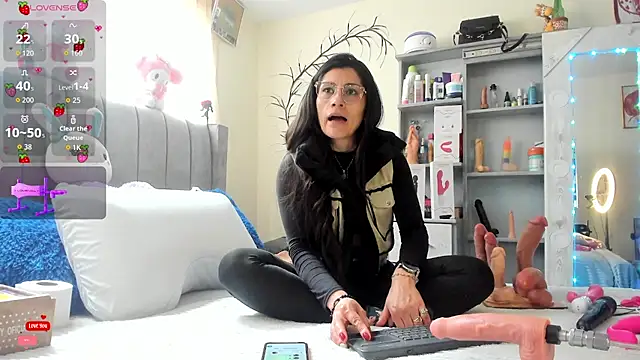 Rapunzeell  online show from February 5, 2026, 7:40 pm