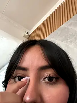 LucciaPorter online show from November 20, 2025, 8:19 pm