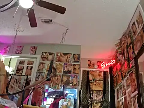 luvs2cumm69 online show from December 19, 2024, 8:55 pm