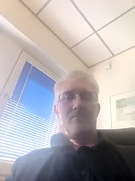 tom-swede online show from March 13, 2025, 2:23 pm