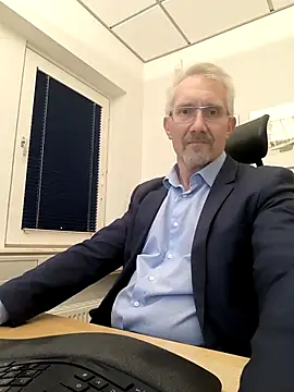 tom-swede online show from November 24, 2025, 3:56 pm