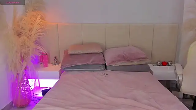 sofia pamela online show from September 13, 2025, 7:13 pm