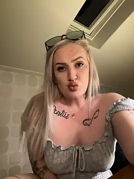 QueenOfFknBj online show from March 21, 2025, 7:13 pm